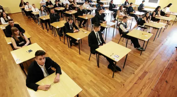 Niesłyszący uczeń na egzaminie ósmoklasisty? Znamy Twoje prawa!