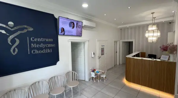 Recepcja i poczekalnia w Centrum Medycznym Chodźki w Lublinie.